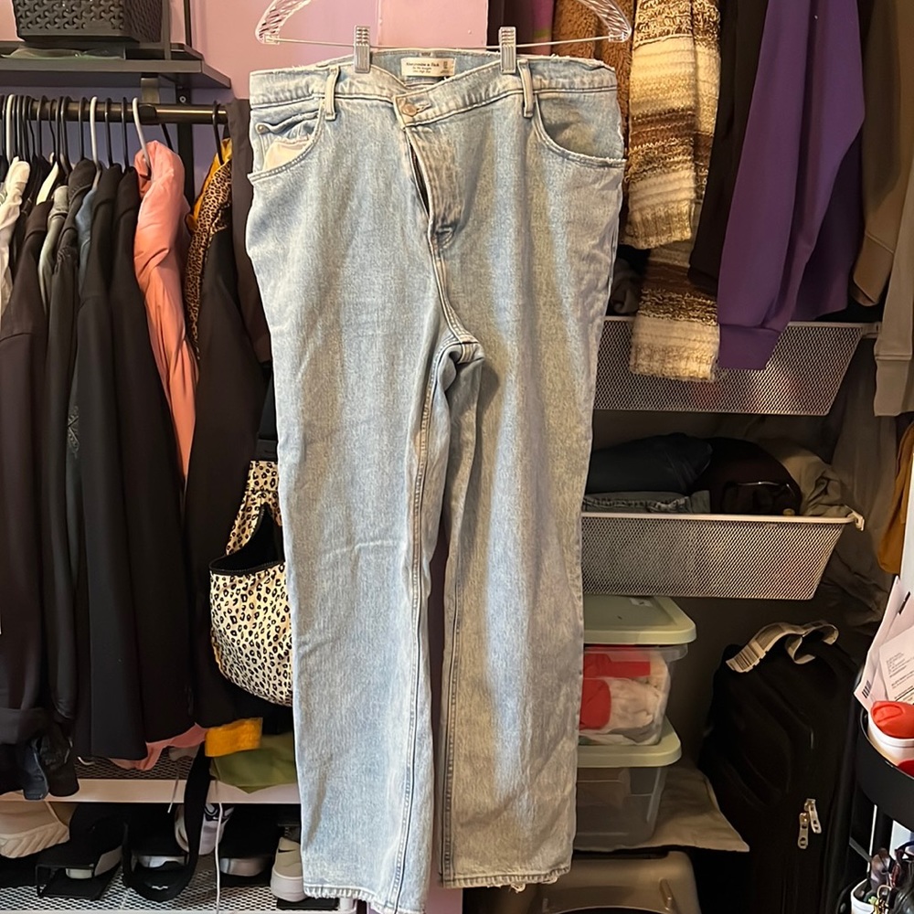 Abercrombie & Fitch The 90’s Straight Ultra High Rise Jean